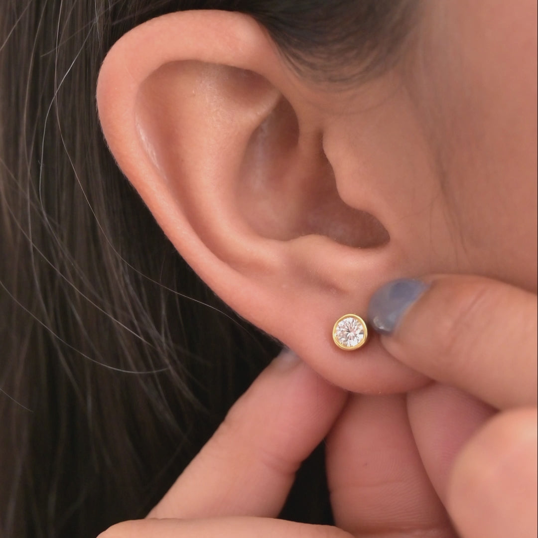 Vintage Allure Diamond Stud Earrings