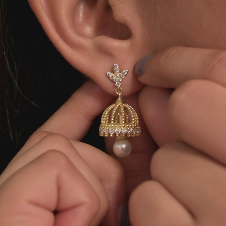 The Alyne Pearl Traditional Jhumka